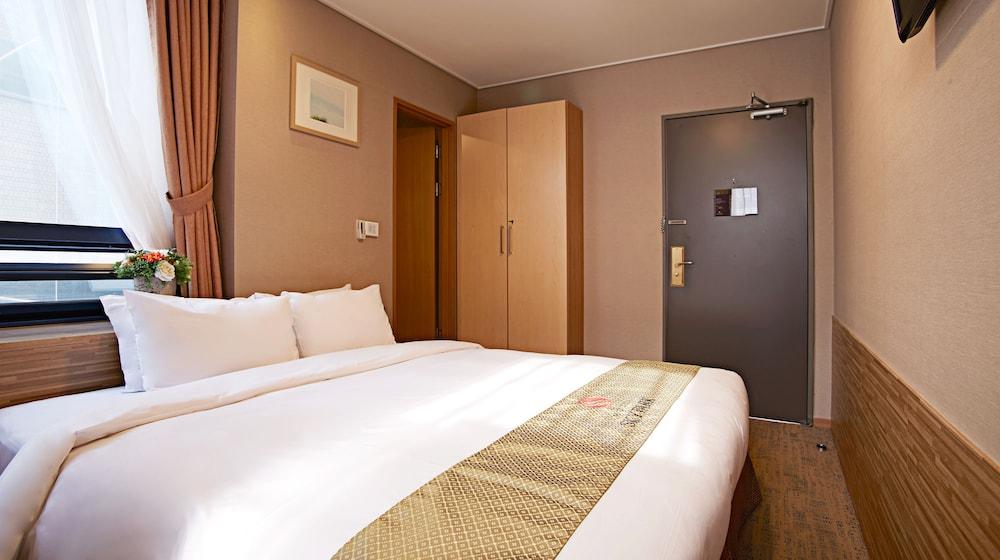 Hotel Skypark Myeongdong 3 Сеул Экстерьер фото