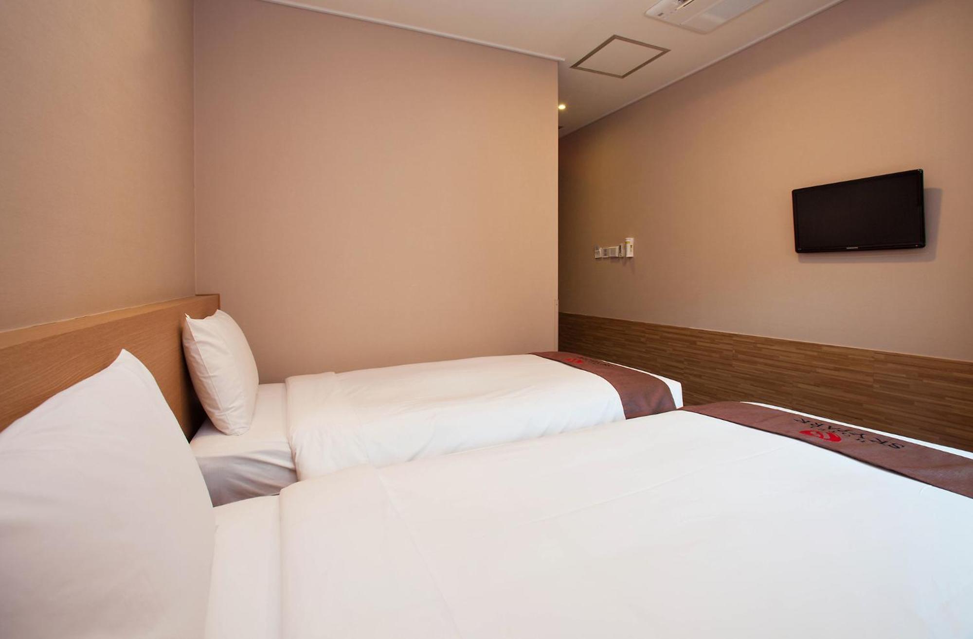Hotel Skypark Myeongdong 3 Сеул Экстерьер фото