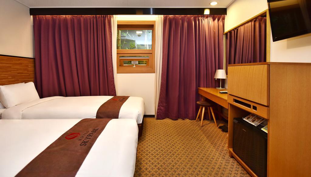 Hotel Skypark Myeongdong 3 Сеул Номер фото